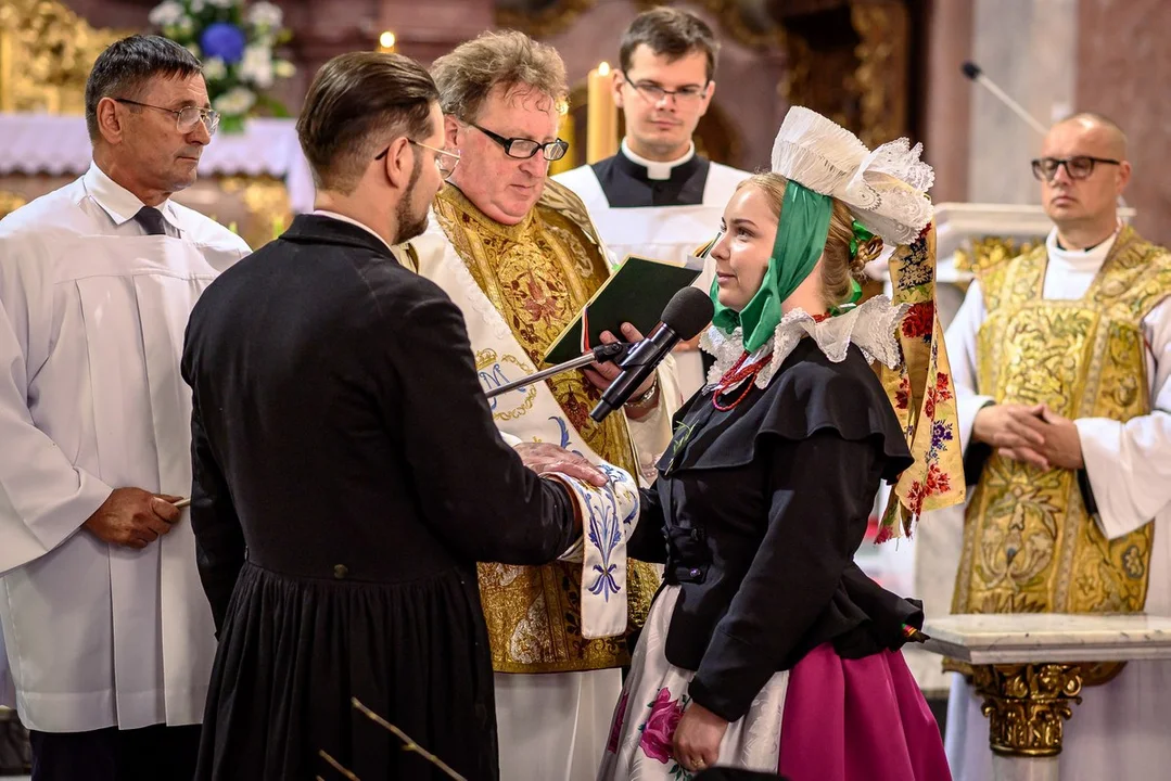 Wesele biskupiańskie Michała i Marty Chudych w Sikorzynie