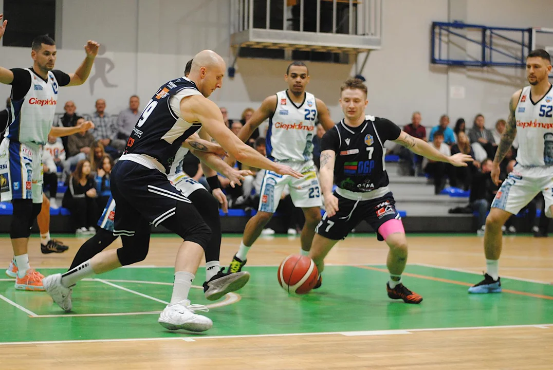 Kosz Ciepłomax Kompaktowy Pleszew - Basket Legnica 93:77