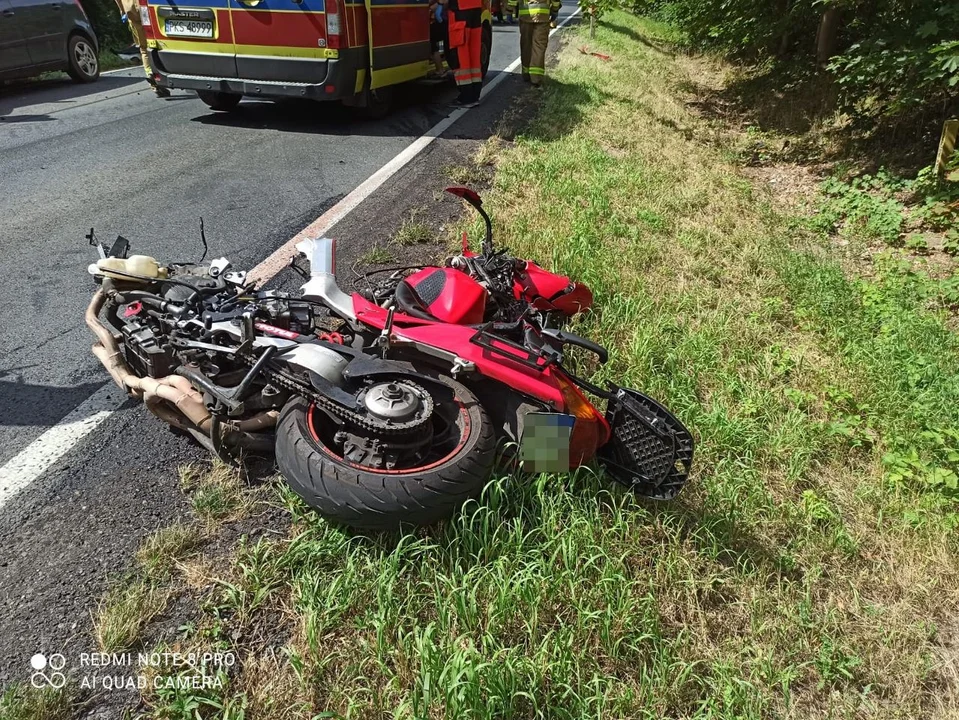 Zderzenie motocykla z samochodem osobowym