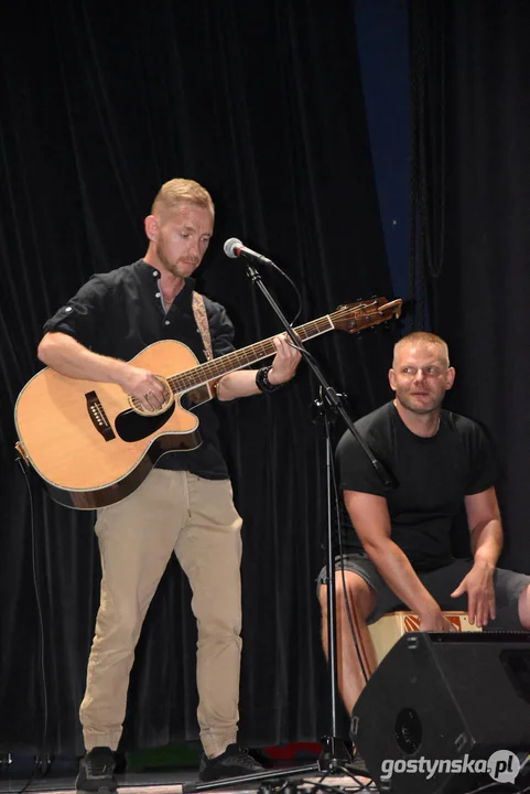 Wspomnienie o Ryszardzie Riedlu - koncert GRZEGORZA HERMANA w GOK Hutnik