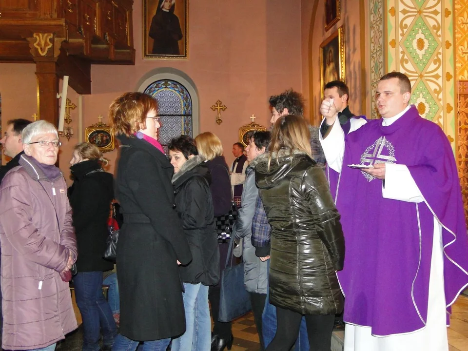 Środa Popielcowa z posypaniem głów popiołem