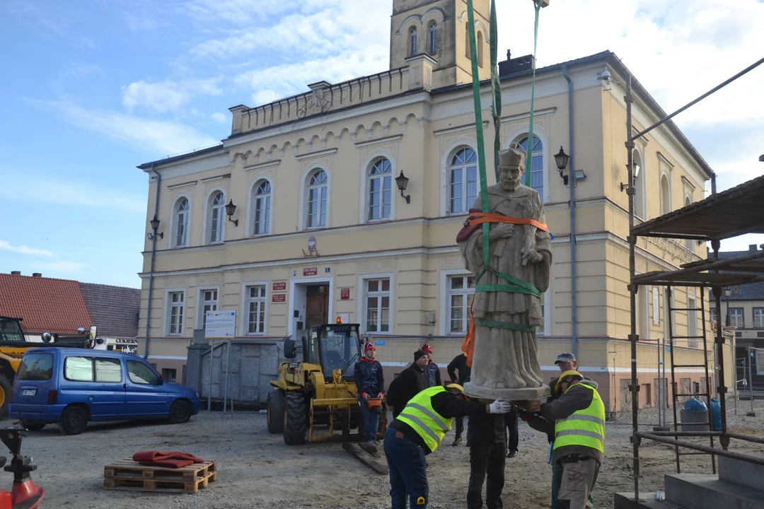 Odbudowa pomnika św. Jana Nepomucena na rynku w Krobi