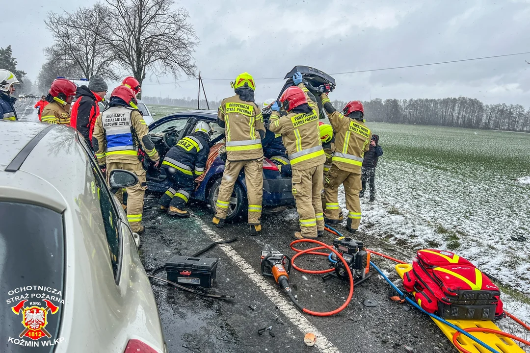 Zderzenie trzech samochodów w Wałkowie