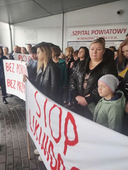 Protest wobec likwidacji położnictwa i oddziału noworodkowego w jarocińskim szpitalu