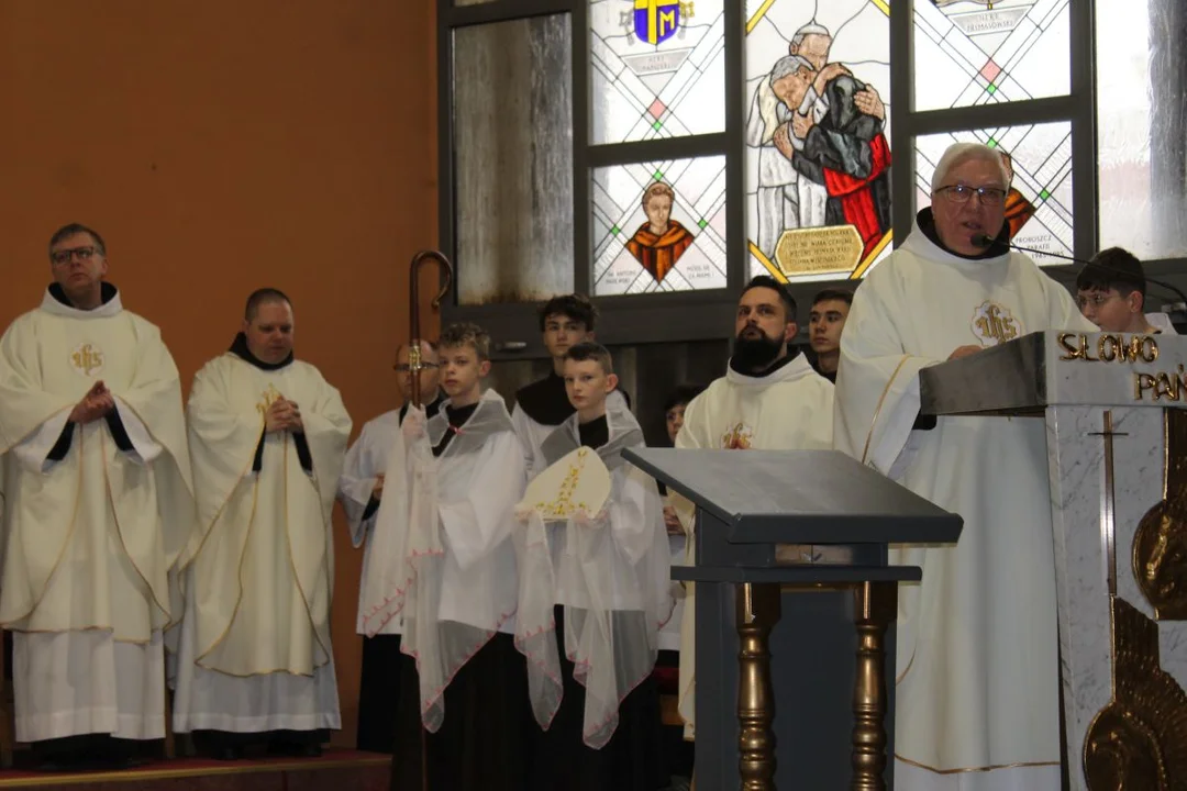 Franciszkanie w Jarocinie rozpoczęli świętowanie 90-lecia z biskupem kaliskim
