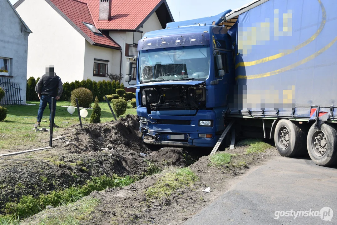 Zderzenie dwóch samochodów w Skoraszewicach (gm. Pępowo)