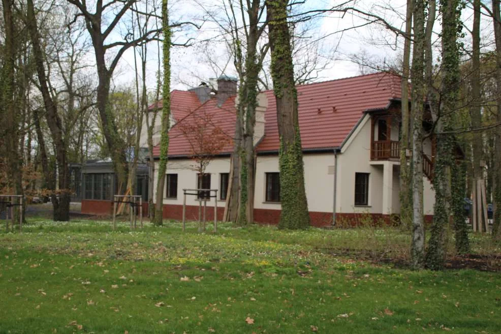 Stylowy kompleks kawiarniano-restauracyjny w parku Radolińskich w Jarocinie