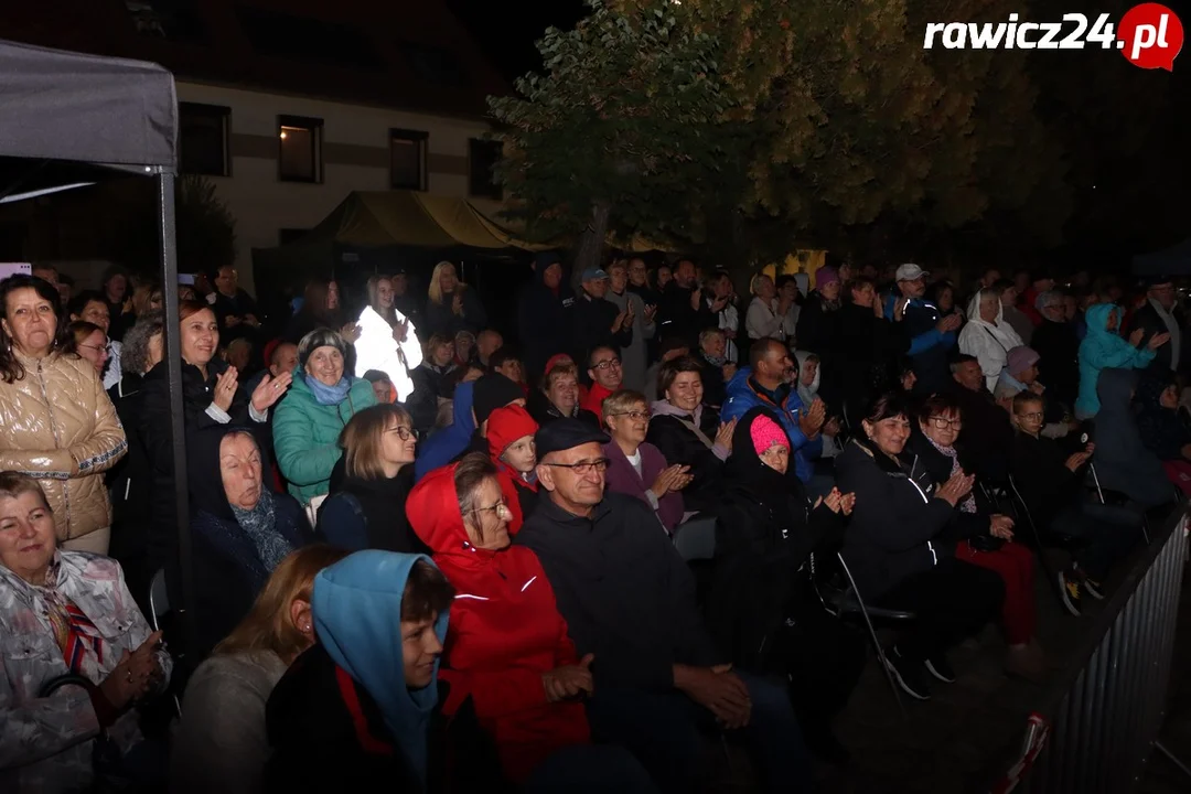 Koncert Gosi Andrzejewicz i spektakl w Sarnowie