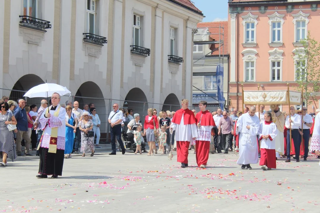 Boże Ciało w Jarocinie. Procesja z parafii św. Marcina do Chrystusa Króla