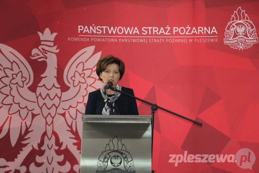 Strażacy z powiatu pleszewskiego odebrali nowe auta i świadczenia