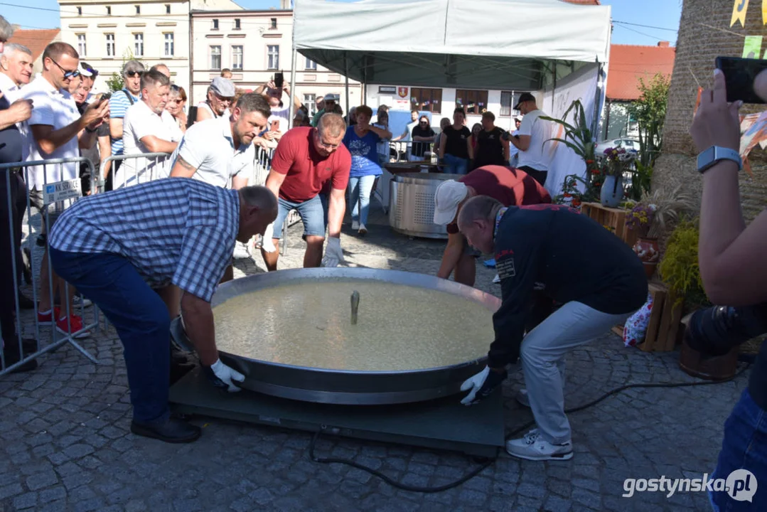 Święto Sera Smażonego w  w Pogorzeli - ustanowili rekord Polski  na największą porcję sera smażonego