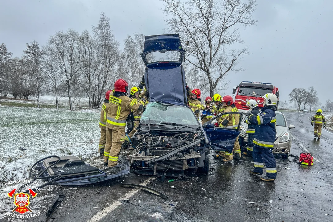 Zderzenie trzech samochodów w Wałkowie