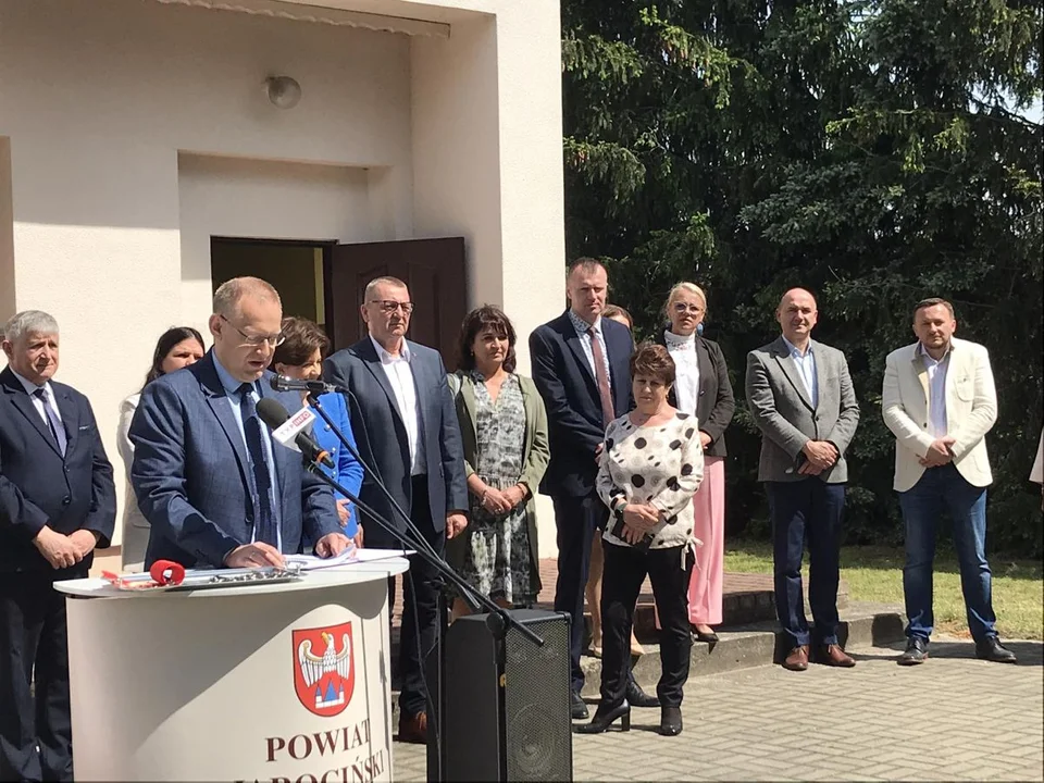 Otwarcie drogi Zalesie-Osiek z minister Marleną Maląg i posłem Janem Mosińskim