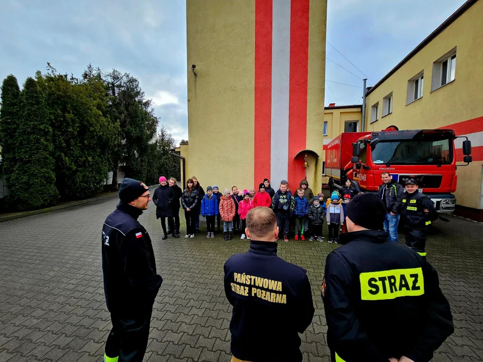 Kuklinów. Młodzi strażacy odwiedzili Komendę Powiatową PSP