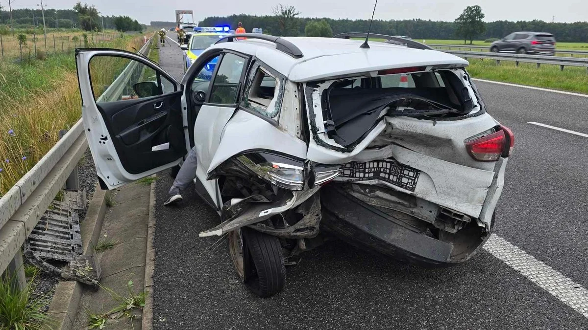 Kolizja na S5. W auto mieszkańca powiatu gostyńskiego uderzył inny samochód [ZDJĘCIA] - Zdjęcie główne