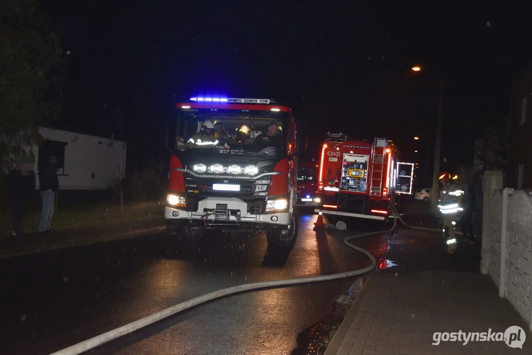 Nocny pożar w garażu w Czajkowie (gm. Gostyń)