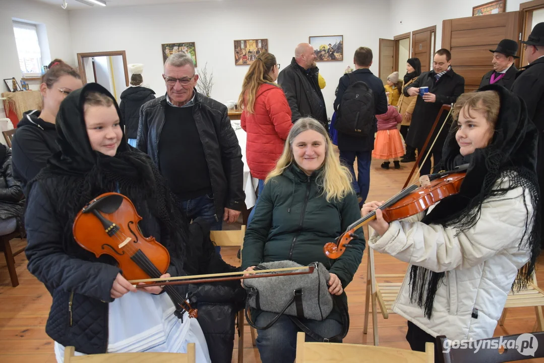 Obrzędy palenia i topienia "śmiercichy" oraz "nowego lotka" na Biskupiźnie