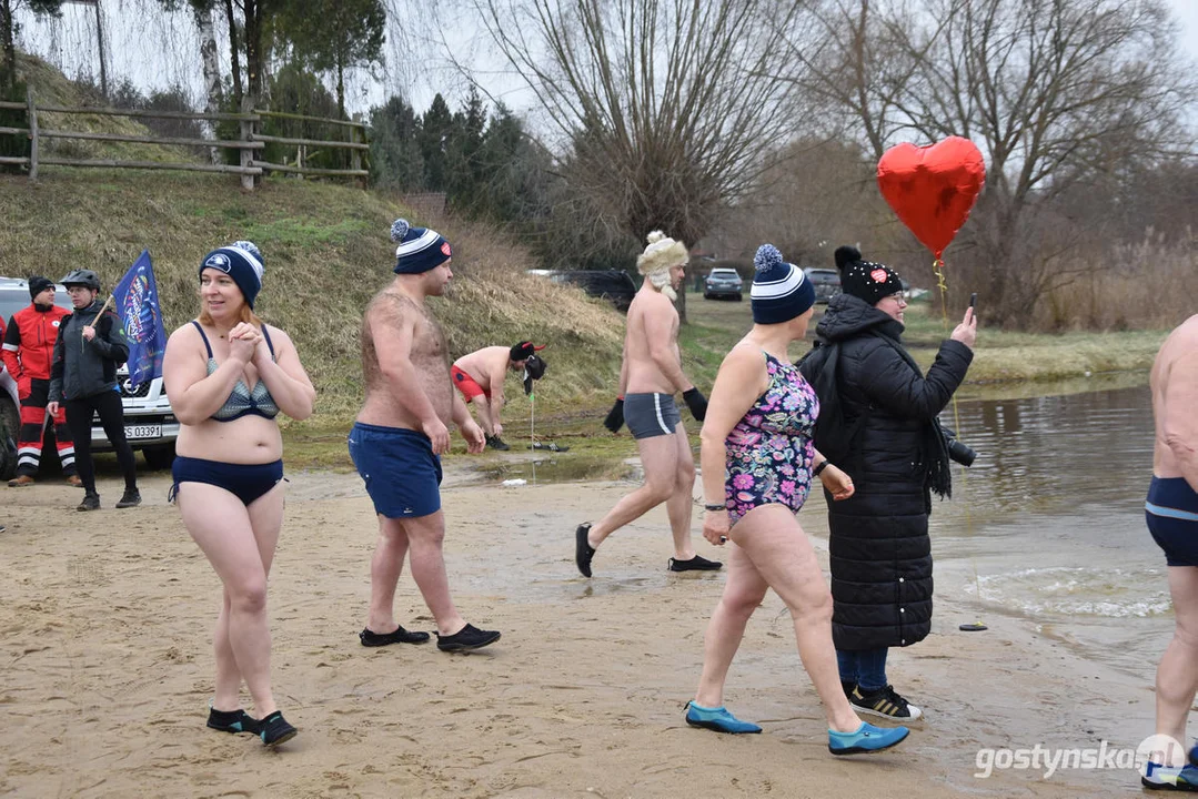 Klub Morsów "Niedźwiedź" Gostyń zorganizował dla WOŚP piknik na plaży jeziora cichowskiego