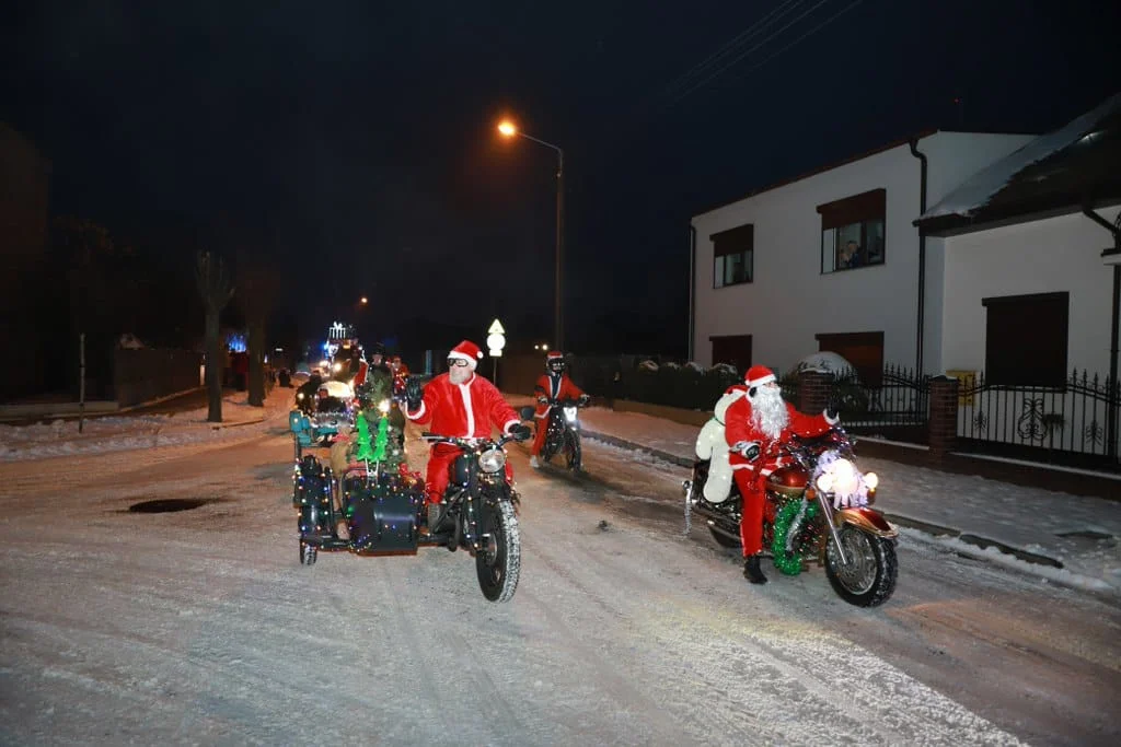 Korowód Mikołajów w Kobylinie