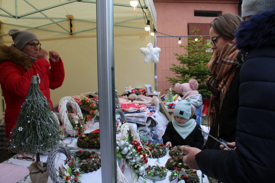 W Jarocinie trwa Jarmark Świąteczny. Zobacz, co można kupić