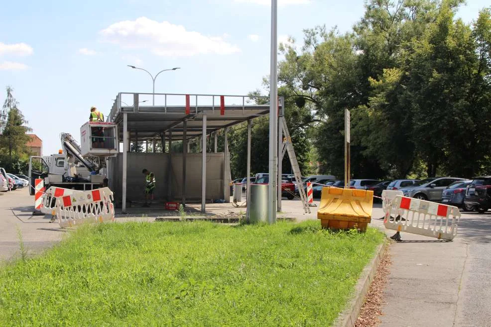 Myjnia samochodowa na parkingu przy ul. św. Ducha