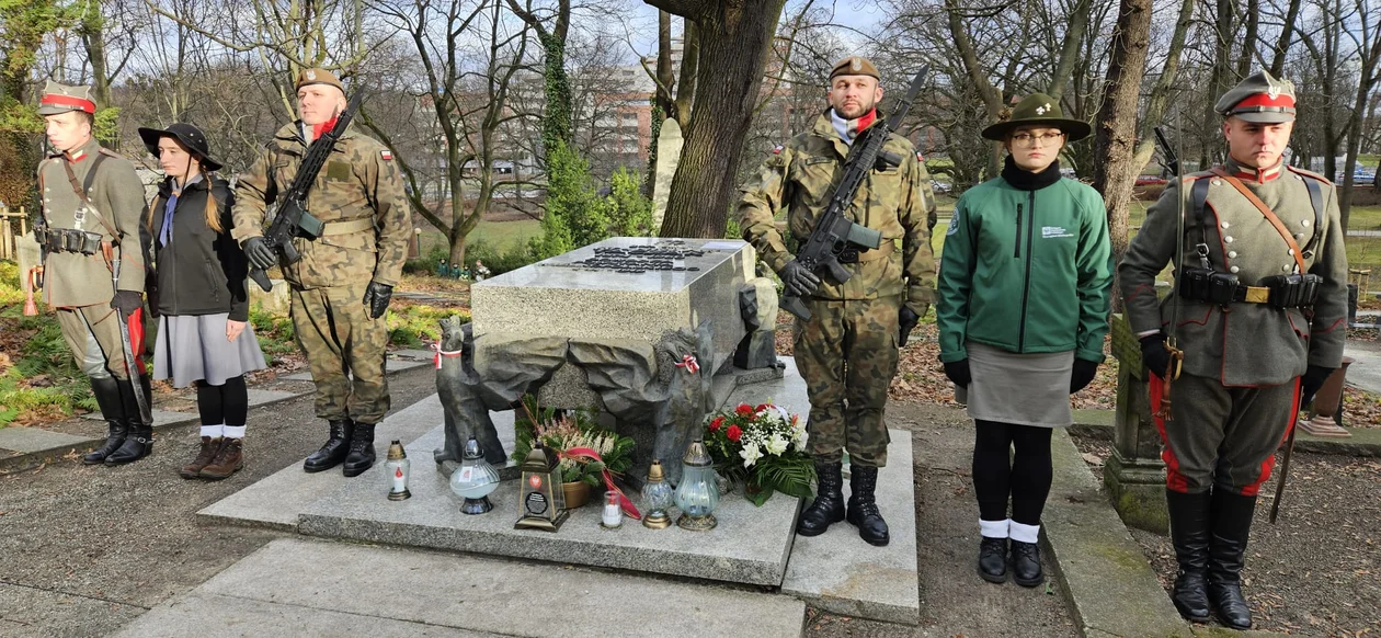 Żołnierze "Dwunastki" uczcili pamięć Powstańców Wielkopolskich - Zdjęcie główne