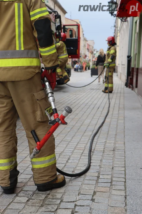 Pożar w kamienicy na rynku w Rawiczu