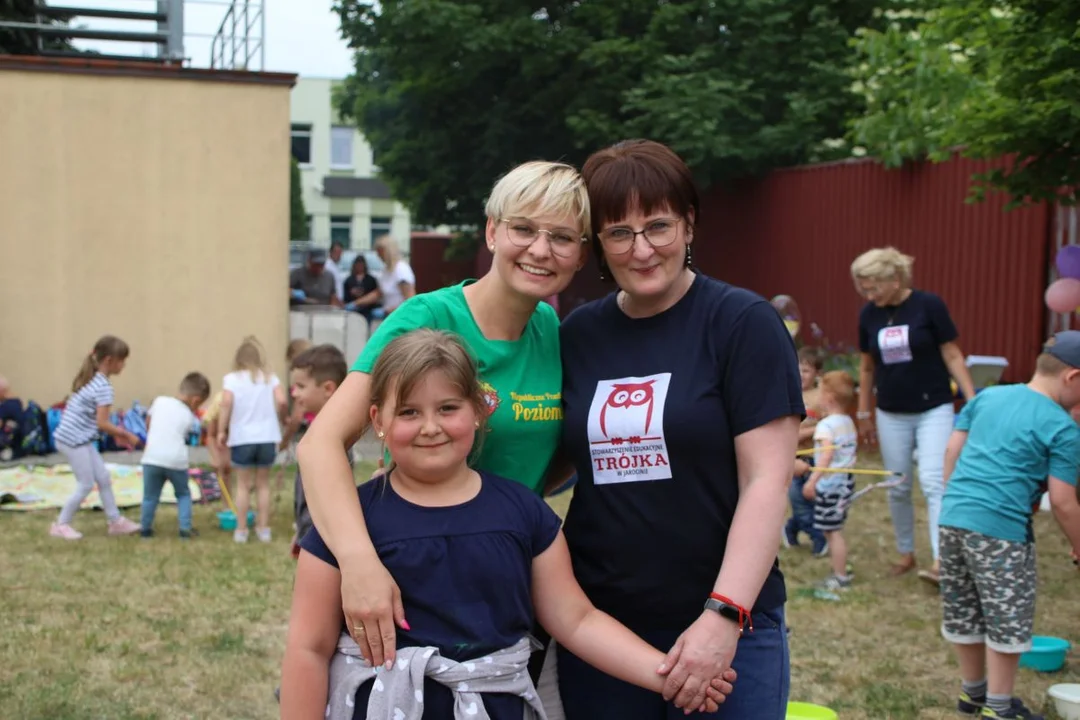 Przedszkolaki integrowały się z seniorami. Festyn na ulicy Zacisznej w Jarocinie