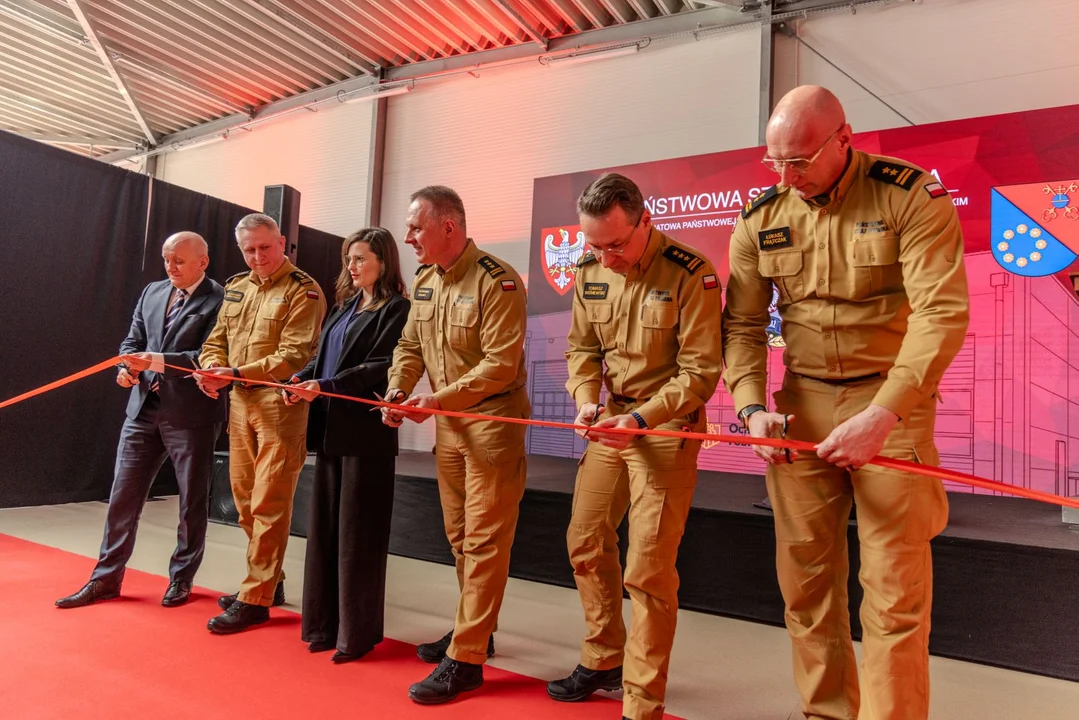 Wielkopolscy strażacy podsumowali 2025 rok w Ostrowie Wielkopolskim. Podczas wydarzenia otwarto nowy budynek - Zdjęcie główne