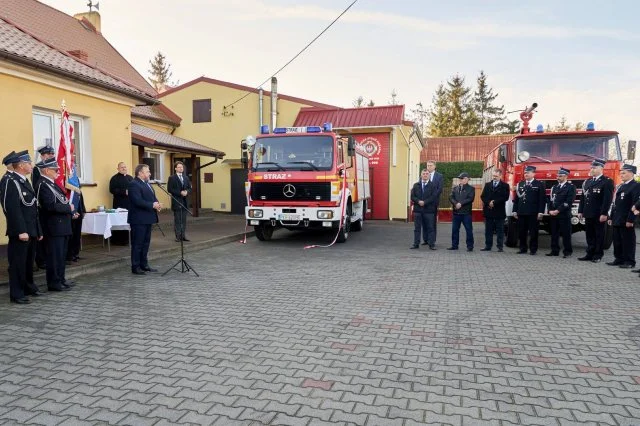 Uroczyste przekazanie samochodu strażackiego dla OSP Nowa Wieś