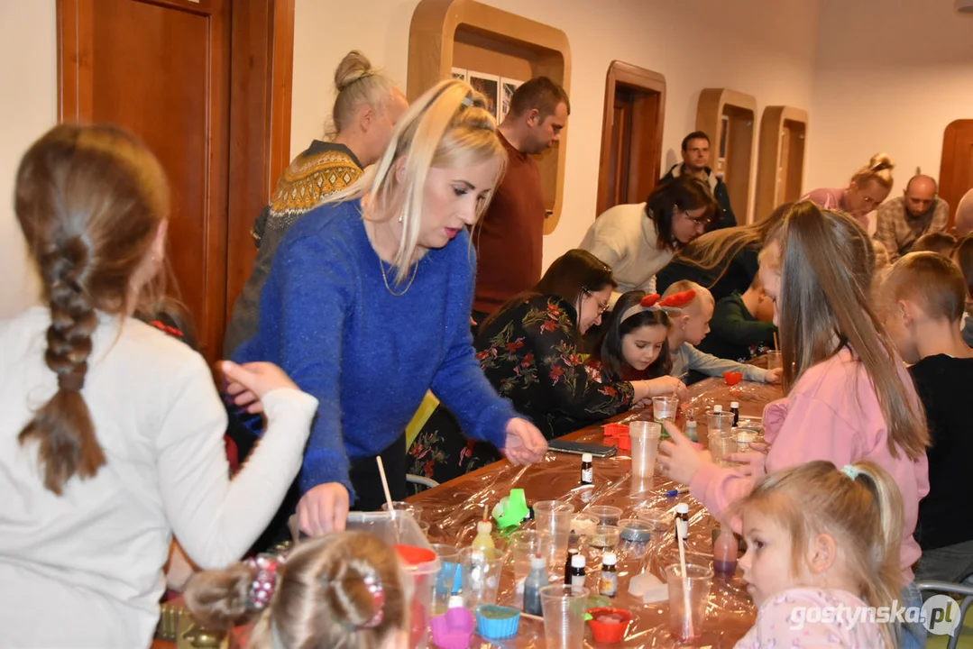 Niedziela w bibliotece w Gostyniu w świątecznym klimacie