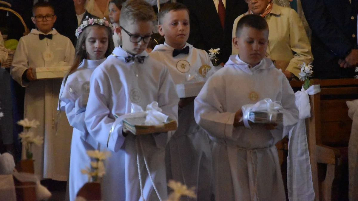 Pierwsza Komunia Święta w parafii pw. św. Jadwigi w Pępowie 2025. "Gorąco pragniemy przyjąć Pana Jezusa do naszych serc" - Zdjęcie główne