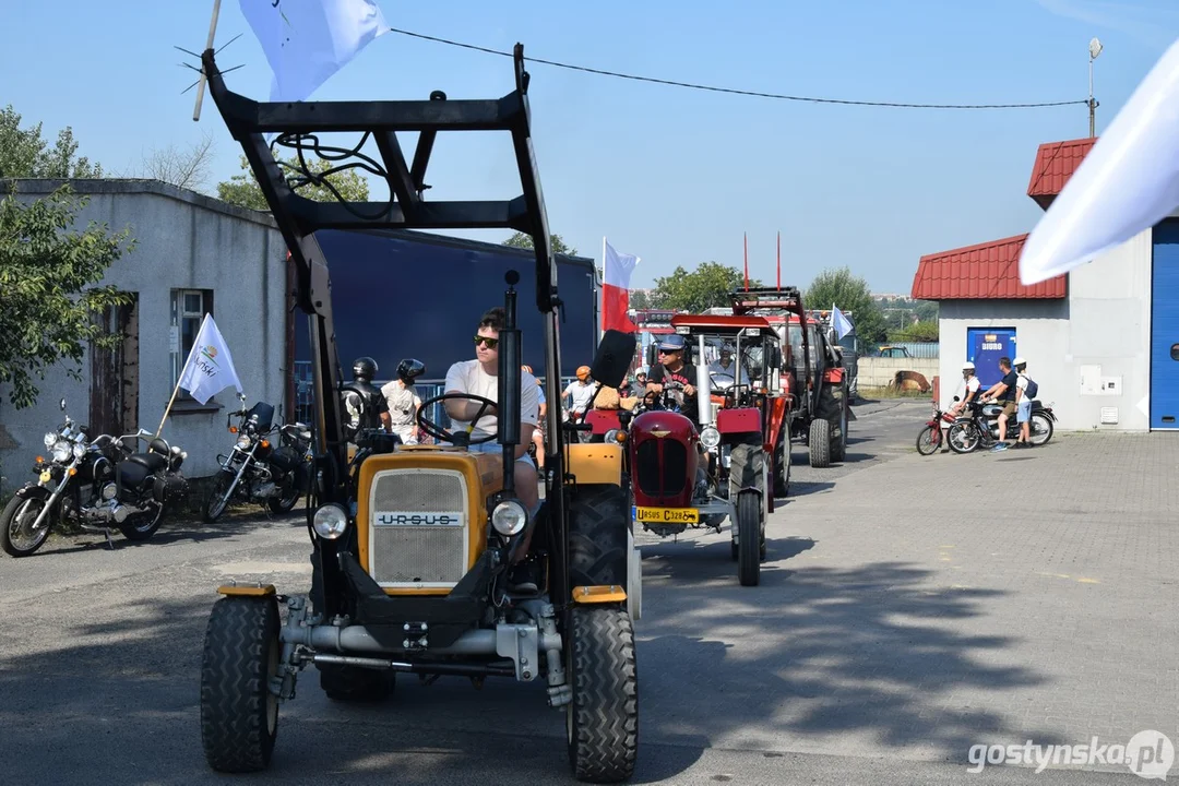 Parada zabytkowych pojazdów na dożynkach powiatowych na Świętej Górze 2025