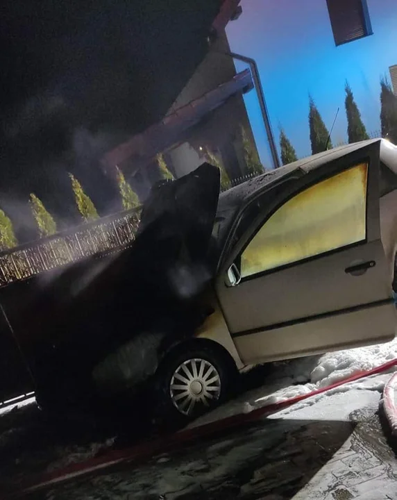 Pożar auta w Dobrzycy