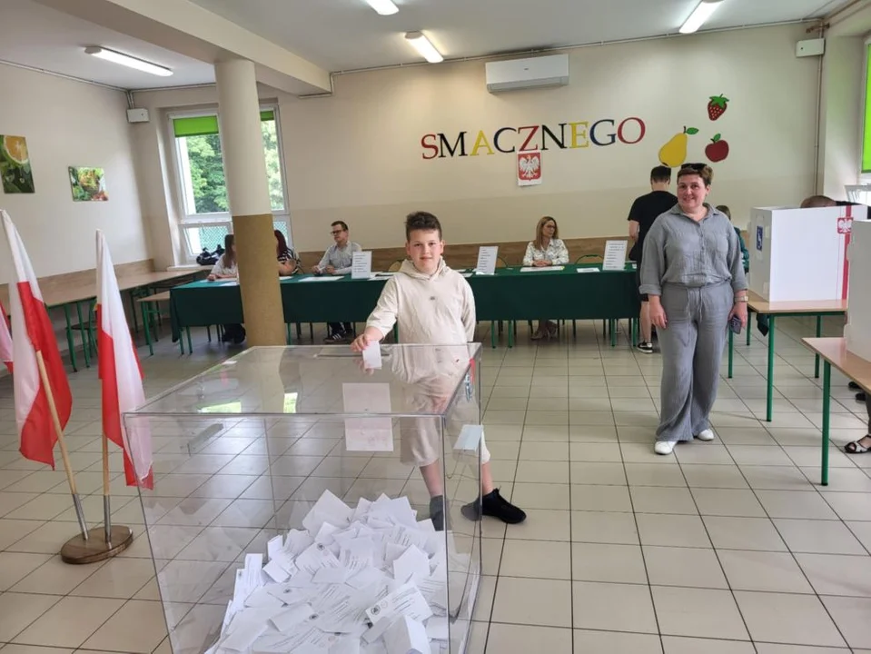 Wybowy prezydenckie 20025 - II tura, frekwencja z godz. 12.00