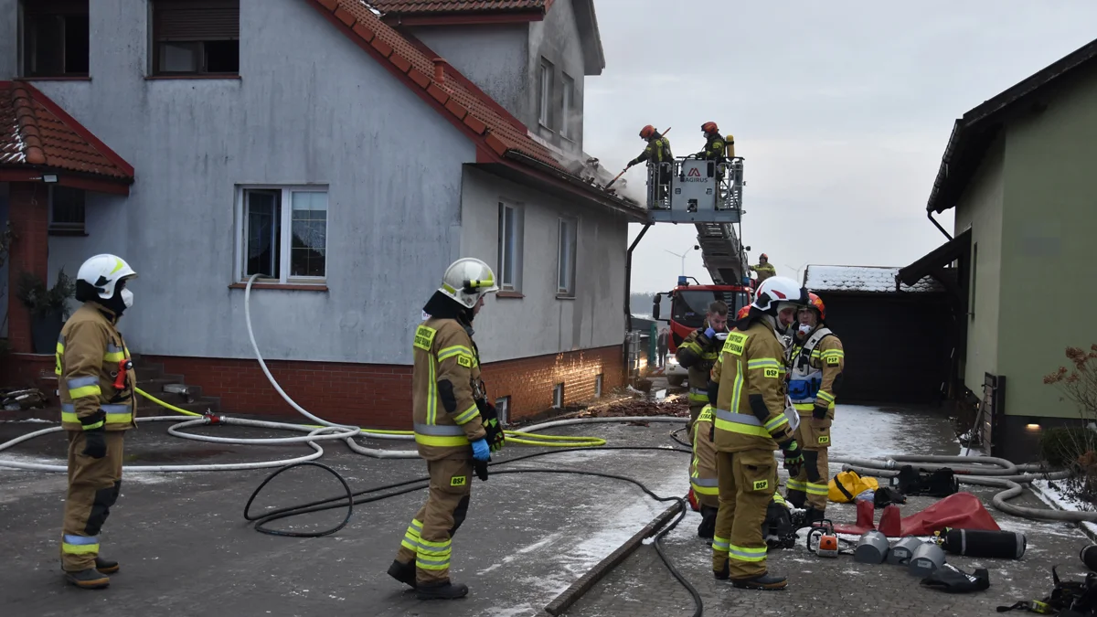 Groźny pożar w budynku mieszkalnym na osiedlu w Gostyniu