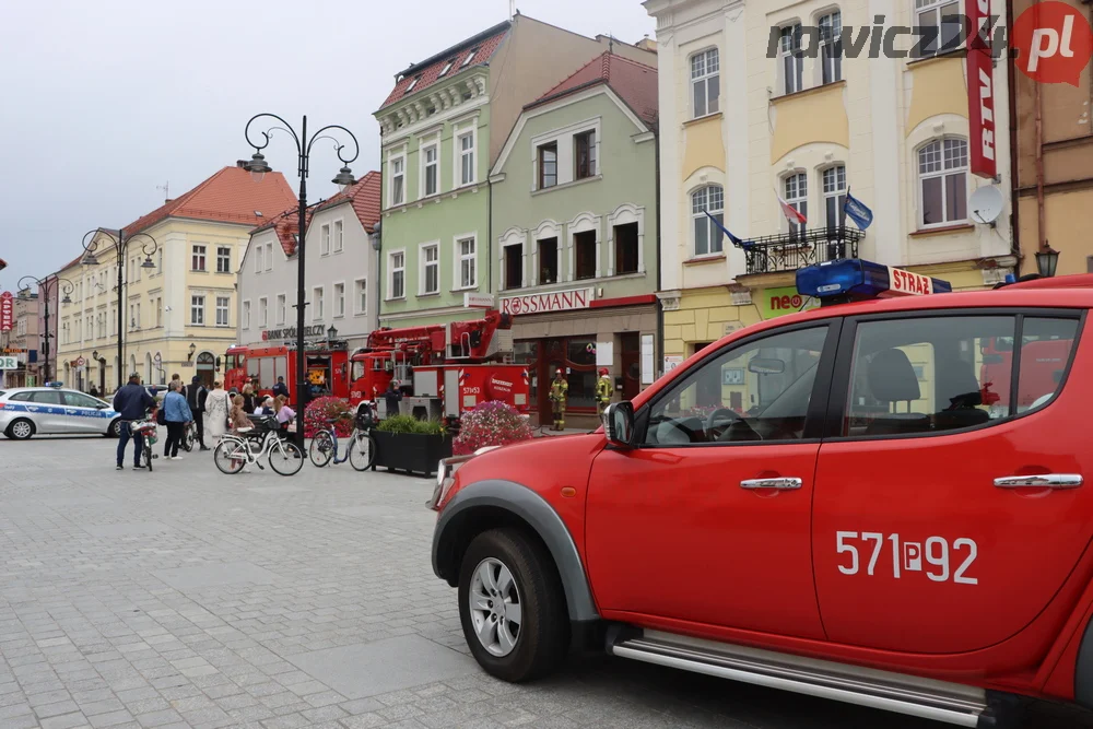 Pożar w kamienicy na rynku w Rawiczu