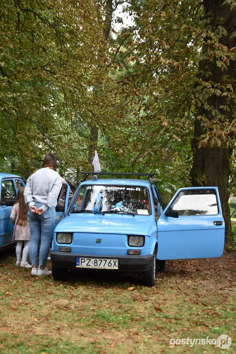 Zlot samochodów retro w Zamku Wielkopolskim w Rokosowie