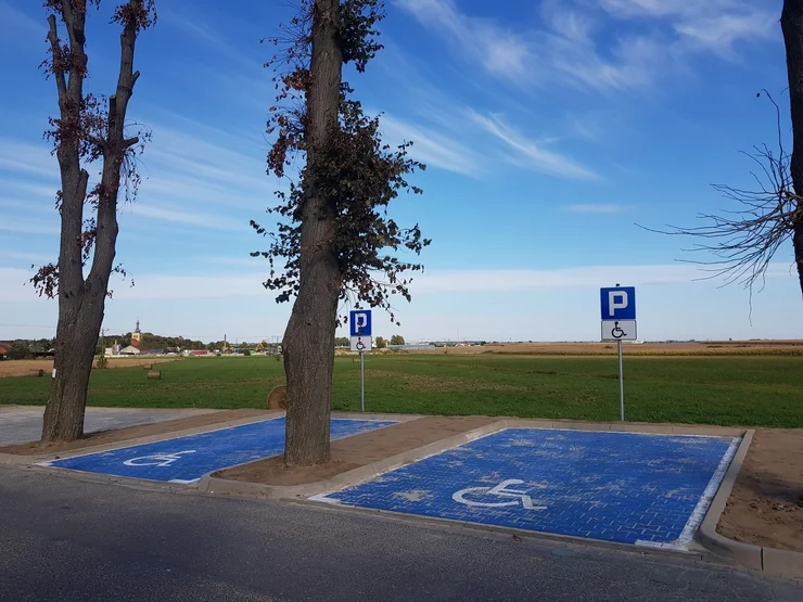 Przy cmentarzu w Kowalewie powstał parking [ZDJĘCIA] - Zdjęcie główne