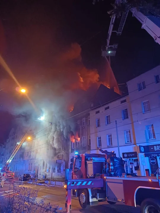 Pożar i wybuch w kamienicy na Jeżycach w Poznaniu