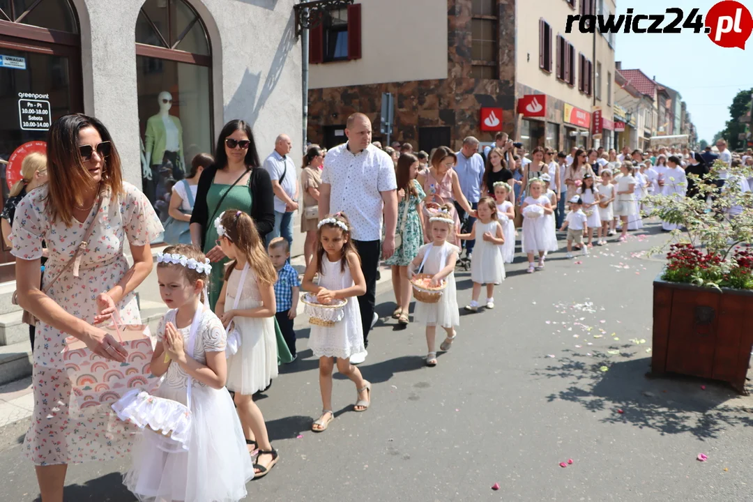 Rawicz. Procesja w Boże Ciało ulicami miasta (2023)