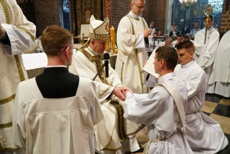 Diakon z naszego terenu przyjął święcenia kapłańskie. Został też skierowany na nową parafię