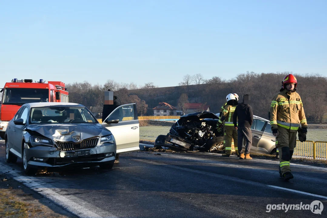 Wypadek na DW434 Gostyń - Poznań. Zderzyły się trzy samochody