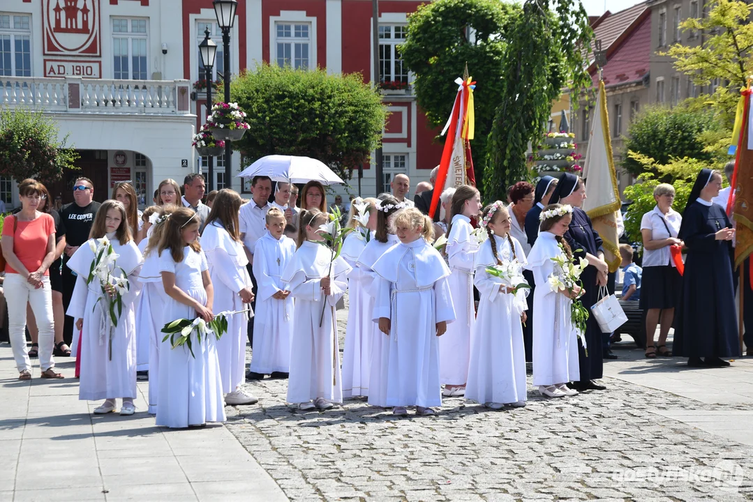 Gostyń - Boże Ciało 2023 - procesja ulicami miasta