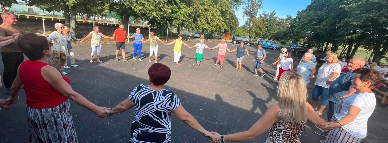 Jutrosin. Rodzinny piknik senioralny 2024 - na wesoło i na sportowo - Zdjęcie główne