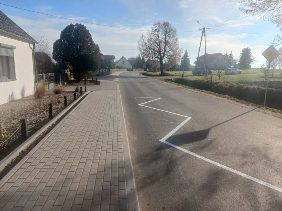 Nowa nawierzchnia, chodniki i przejście na powiatówce w gminie Żerków. Inwestycja z rządowym dofinansowaniem [ZDJĘCIA, SONDA] - Zdjęcie główne
