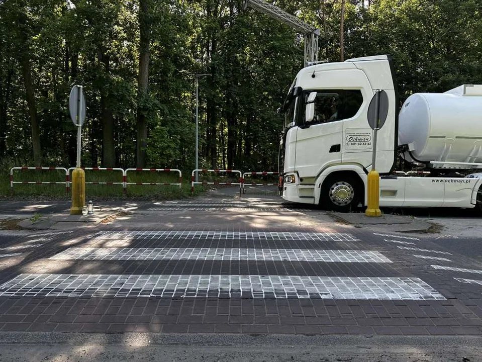 Zarośnięte pobocza w powiecie jarocińskim