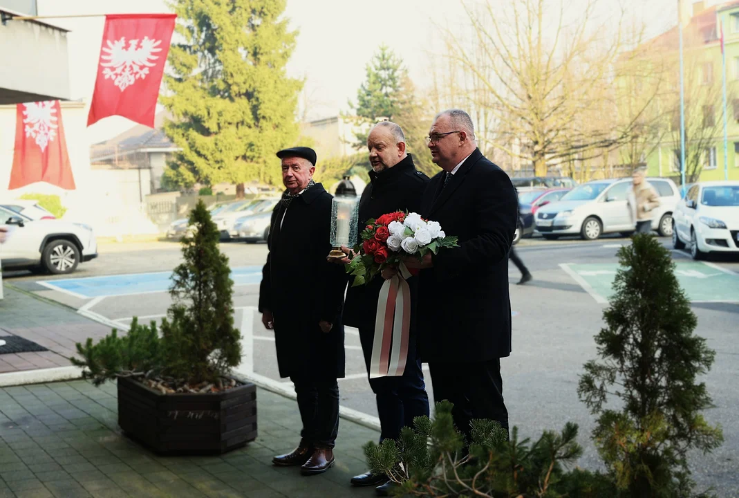 Pamiętali o Powstańcach Wielkopolskich. Złożyli kwiaty pod tablicą pleszewskiego dowódcy - Zdjęcie główne