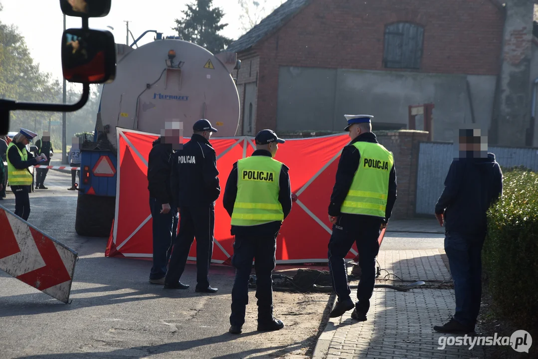 Wypadek śmiertelny w Żytowiecku. Mężczyzna przejechany przez ciągnik