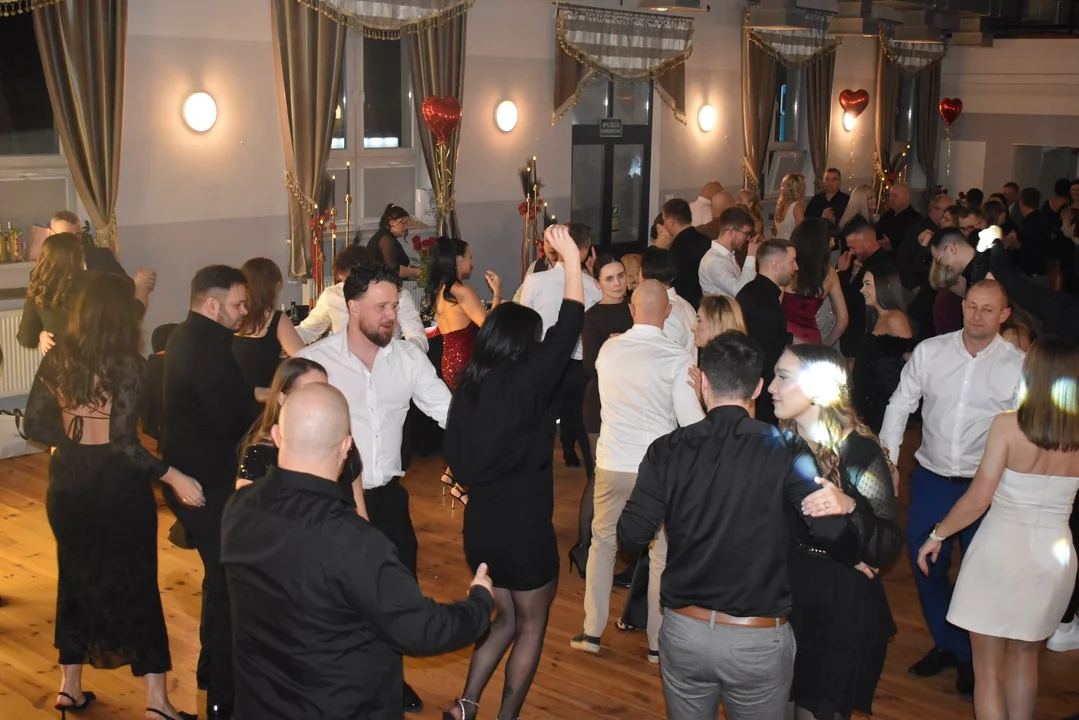 To była wyjątkowa noc! Blisko 100 osób bawiło się na balu walentynkowym w Choczu - Zdjęcie główne